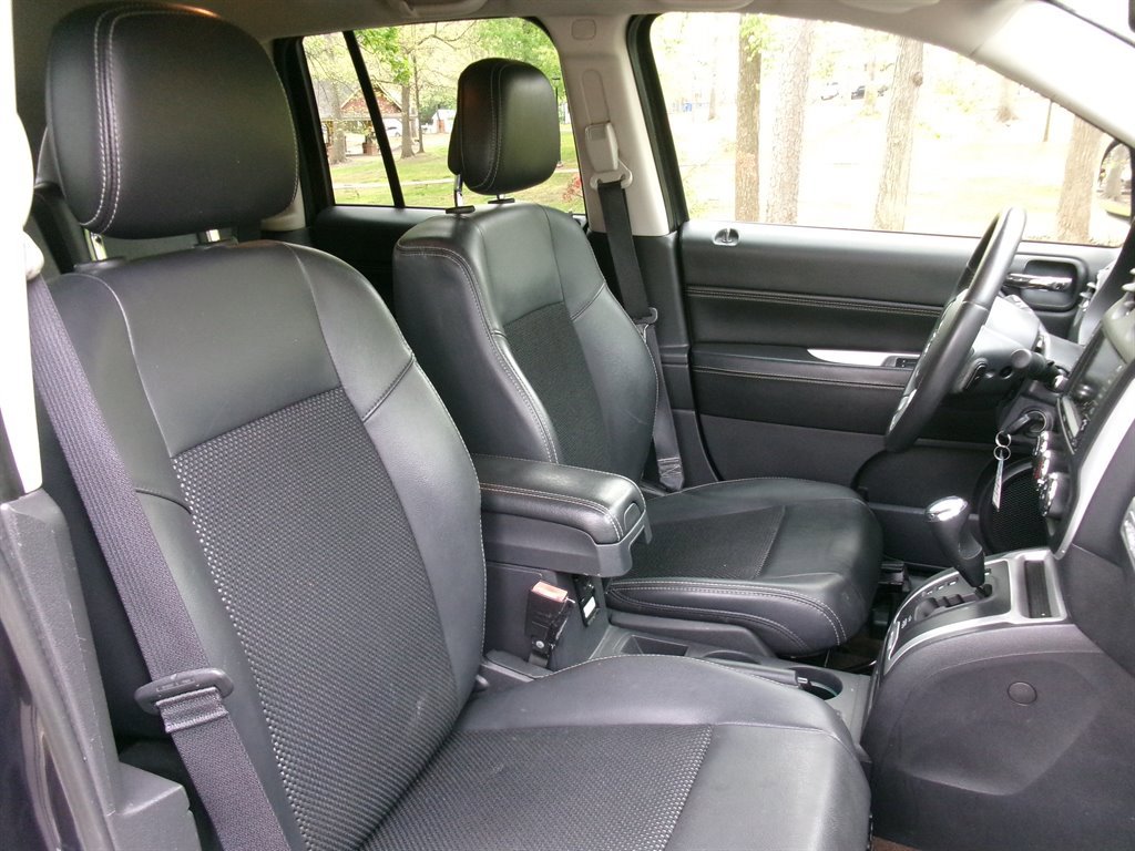 Used 2014 Jeep Compass Latitude w/ Sun/Sound Group FWD image 18