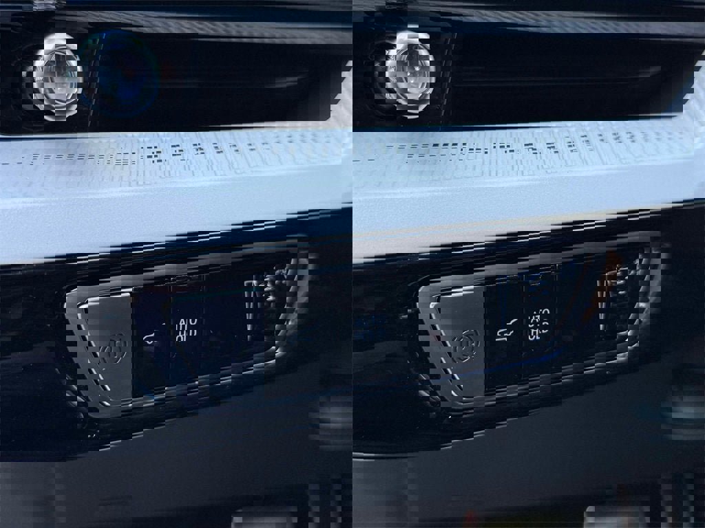 New 2025 Cadillac Optiq Sport 2 w/ LPO, ONYX Package image 18