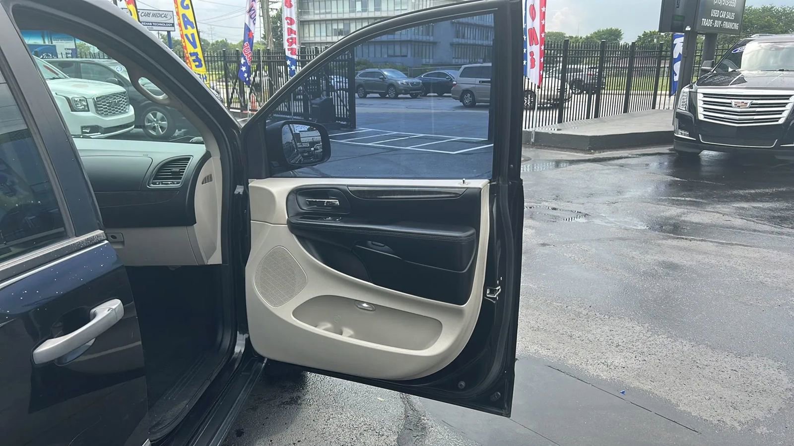 Used 2014 Dodge Grand Caravan American Value Package FWD image 48