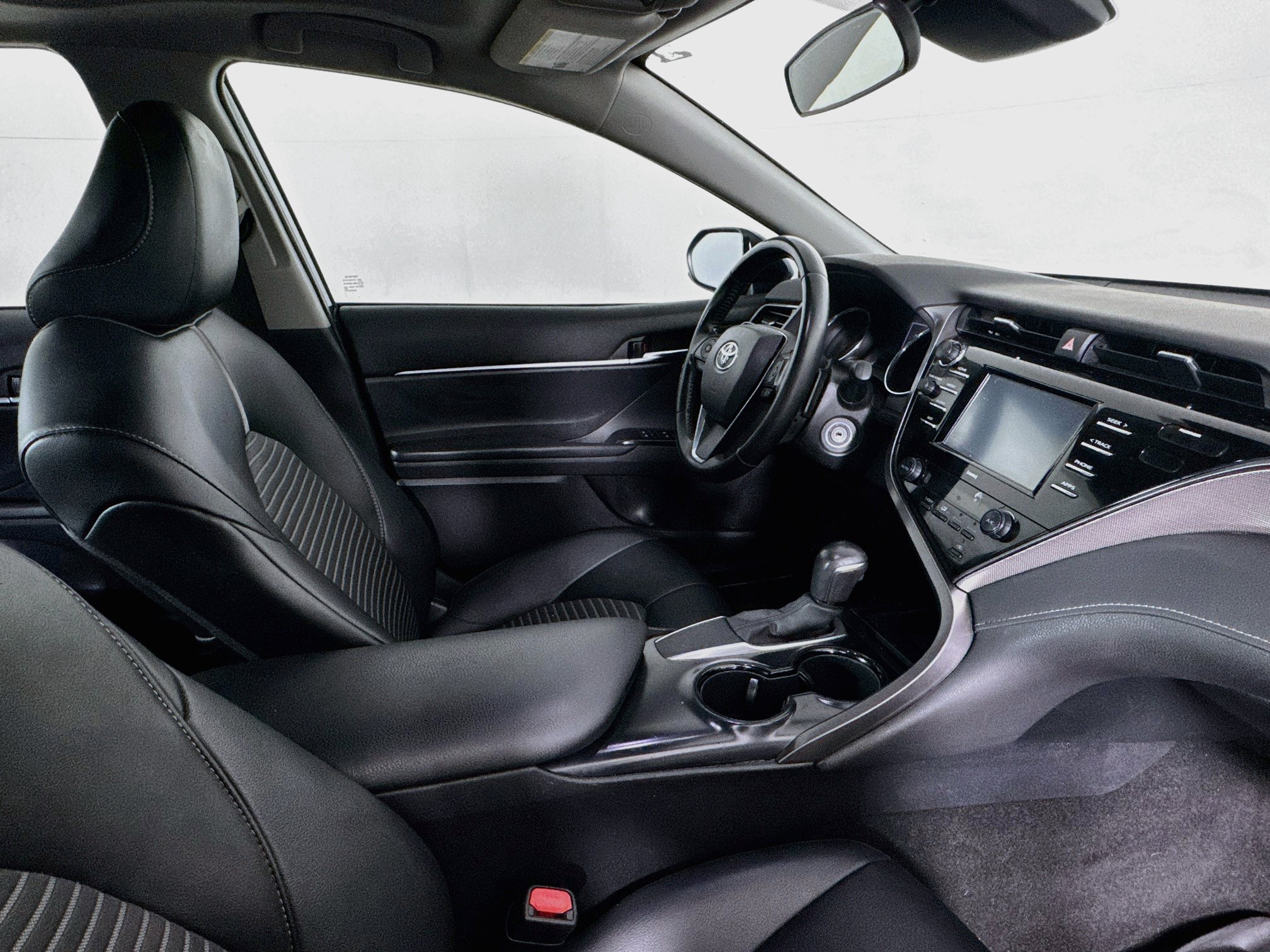 Used 2020 Toyota Camry SE FWD image 26