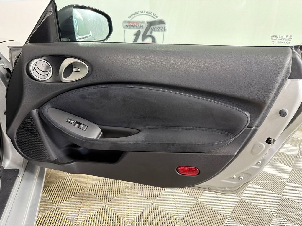 Used 2009 Nissan 370Z Touring w/ Aerodynamics Pkg image 14