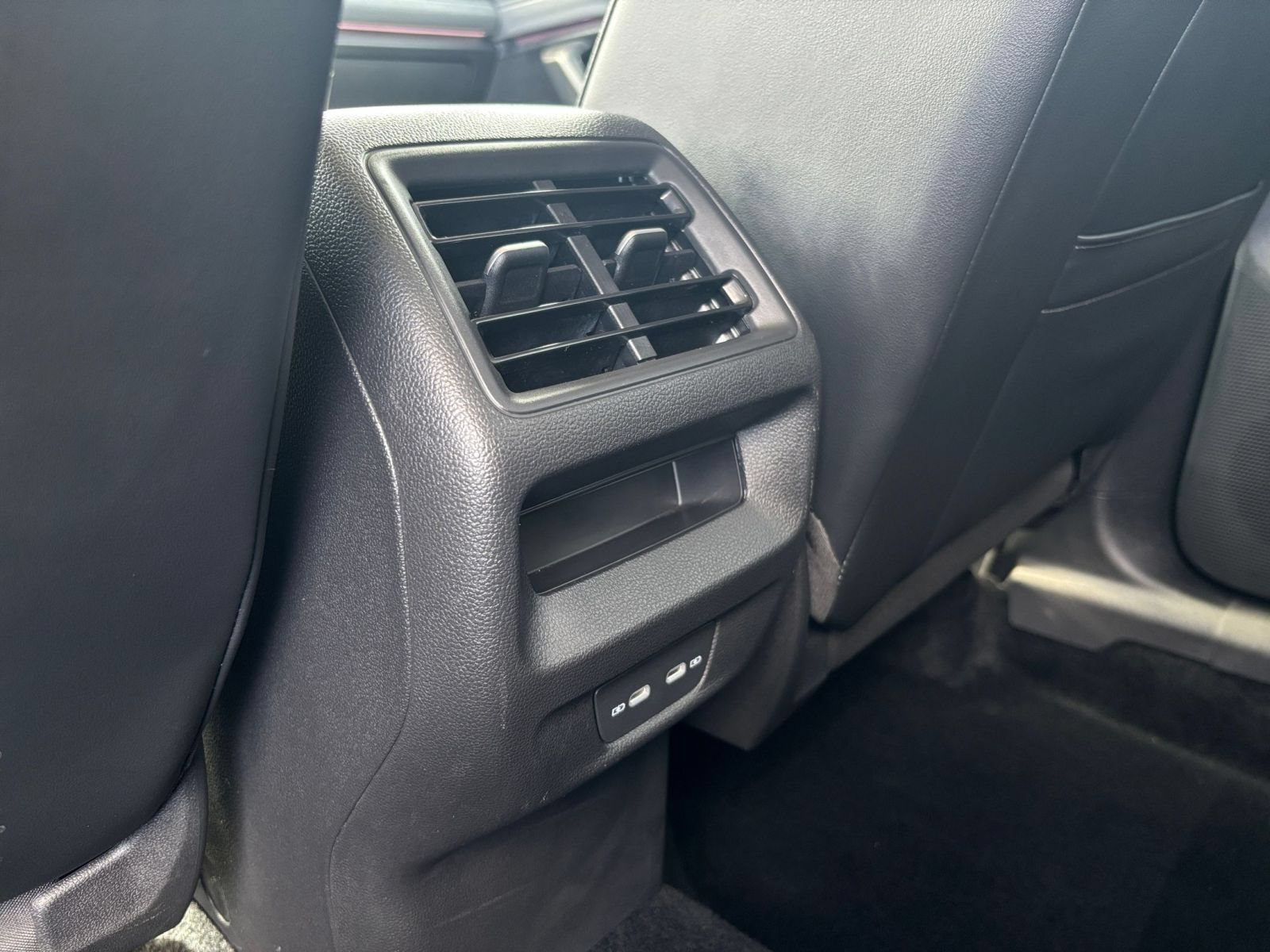 Used 2026 Volkswagen Tiguan SE AWD/4WD image 25