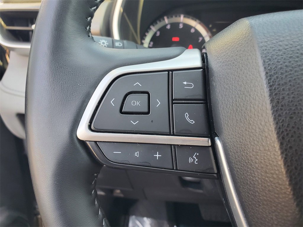 Used 2023 Toyota Highlander XLE image 26