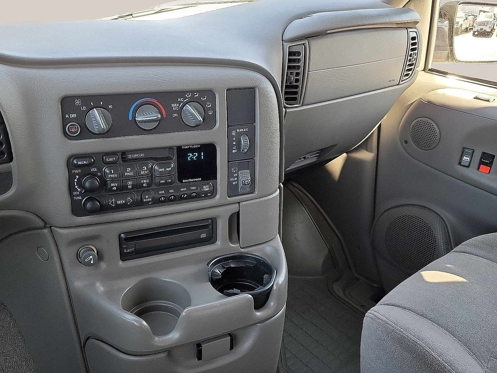 Used 2003 GMC Safari Passenger w/ SLT Preferred Equipment Group RWD image 19
