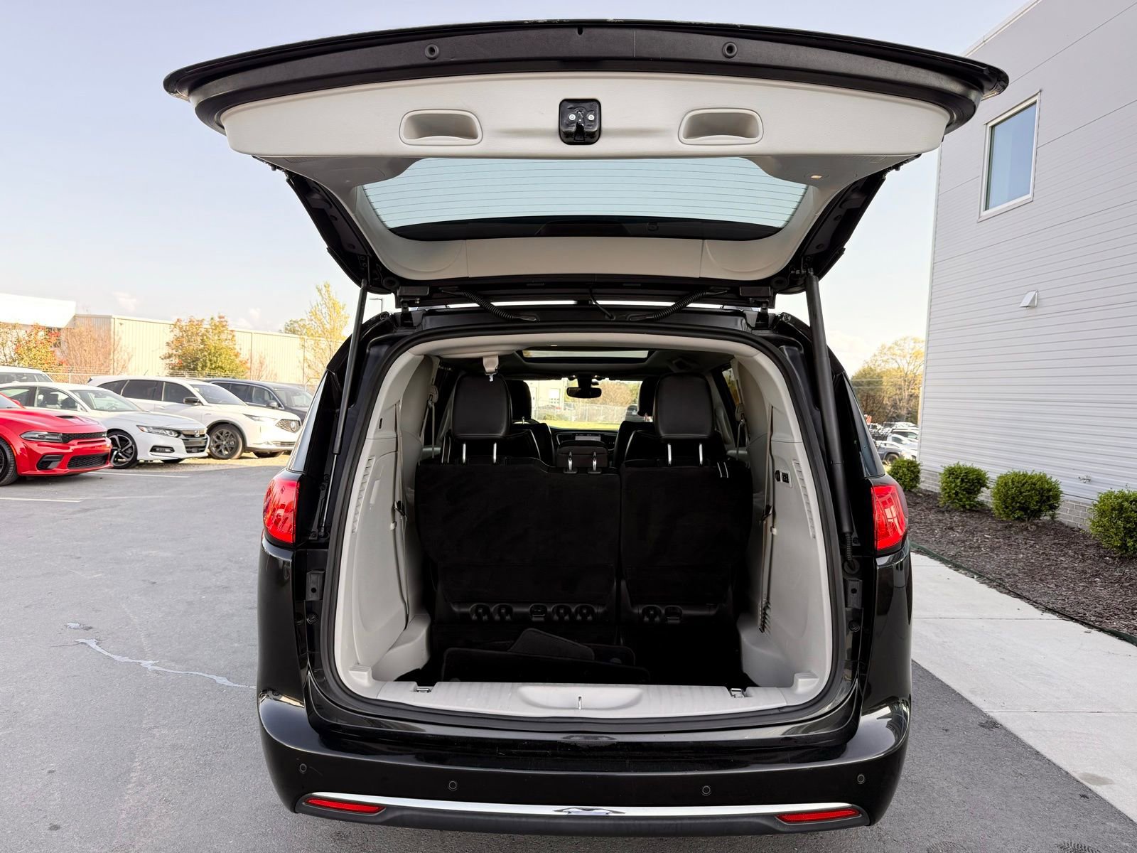 Used 2020 Chrysler Pacifica Limited FWD image 52