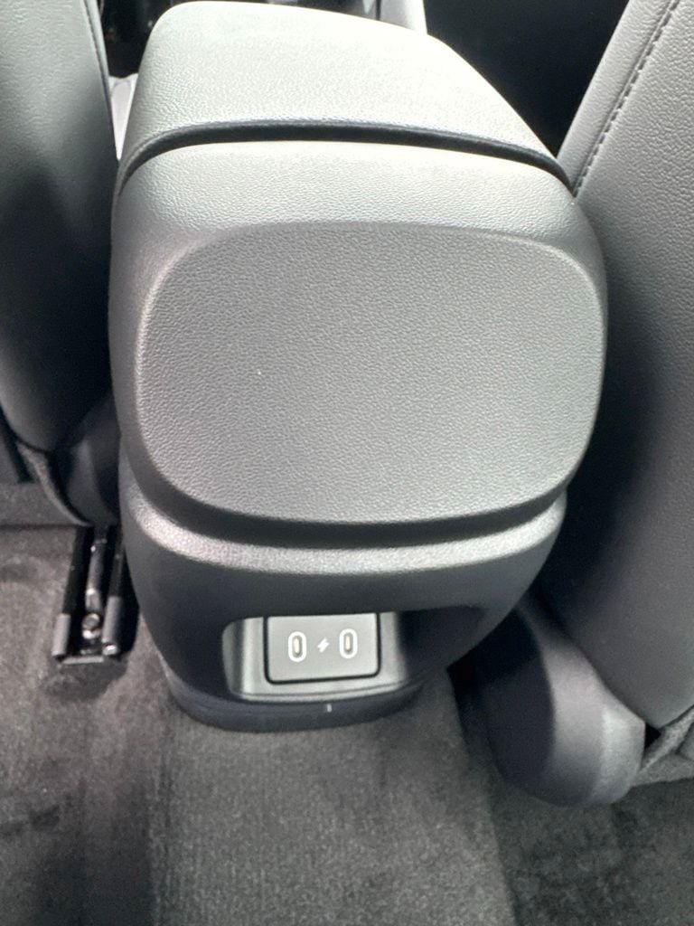 New 2026 Hyundai Elantra Limited FWD image 23