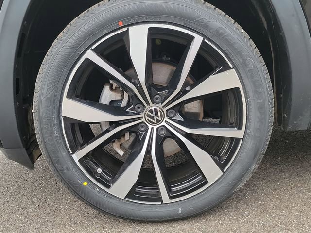 Used 2024 Volkswagen Atlas SEL Premium R-Line image 29