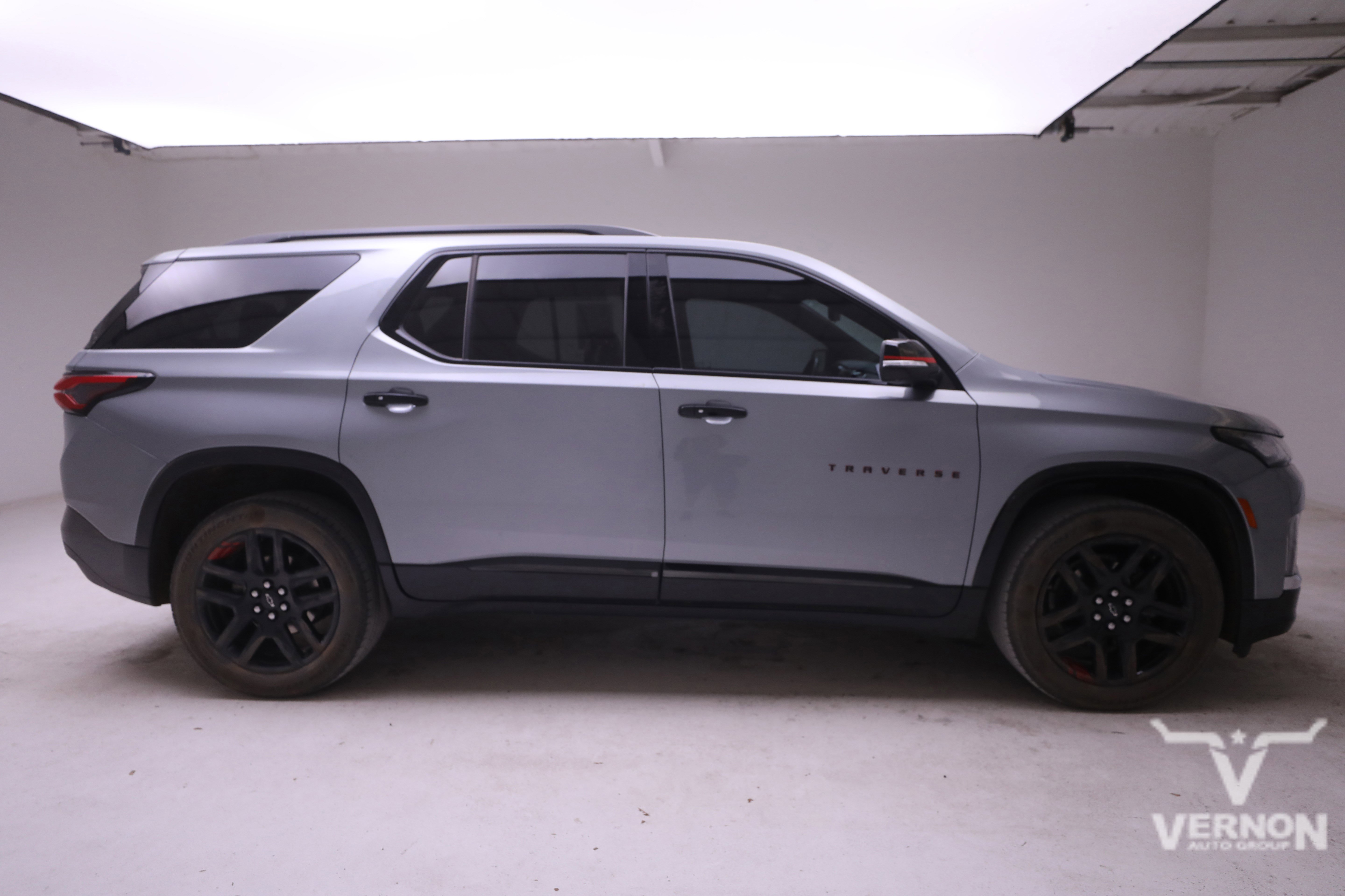 Used 2023 Chevrolet Traverse Premier w/ Redline Edition image 5