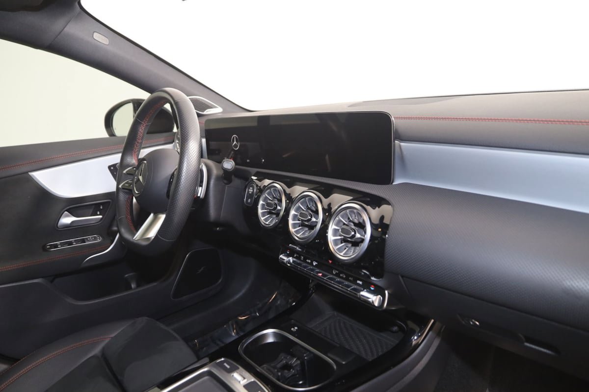Used 2025 Mercedes-Benz CLA 250 4MATIC image 55