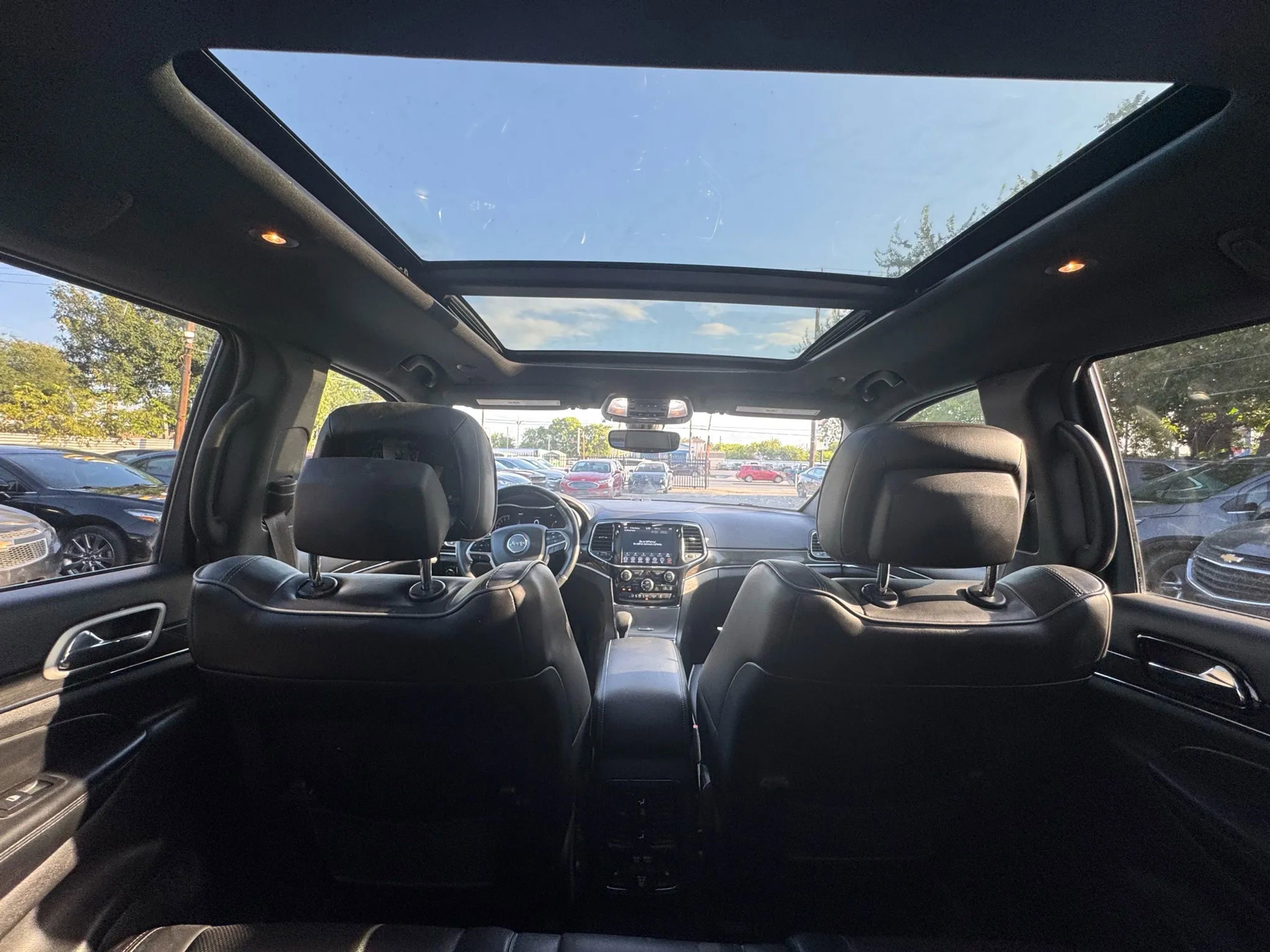Used 2019 Jeep Grand Cherokee Overland image 11