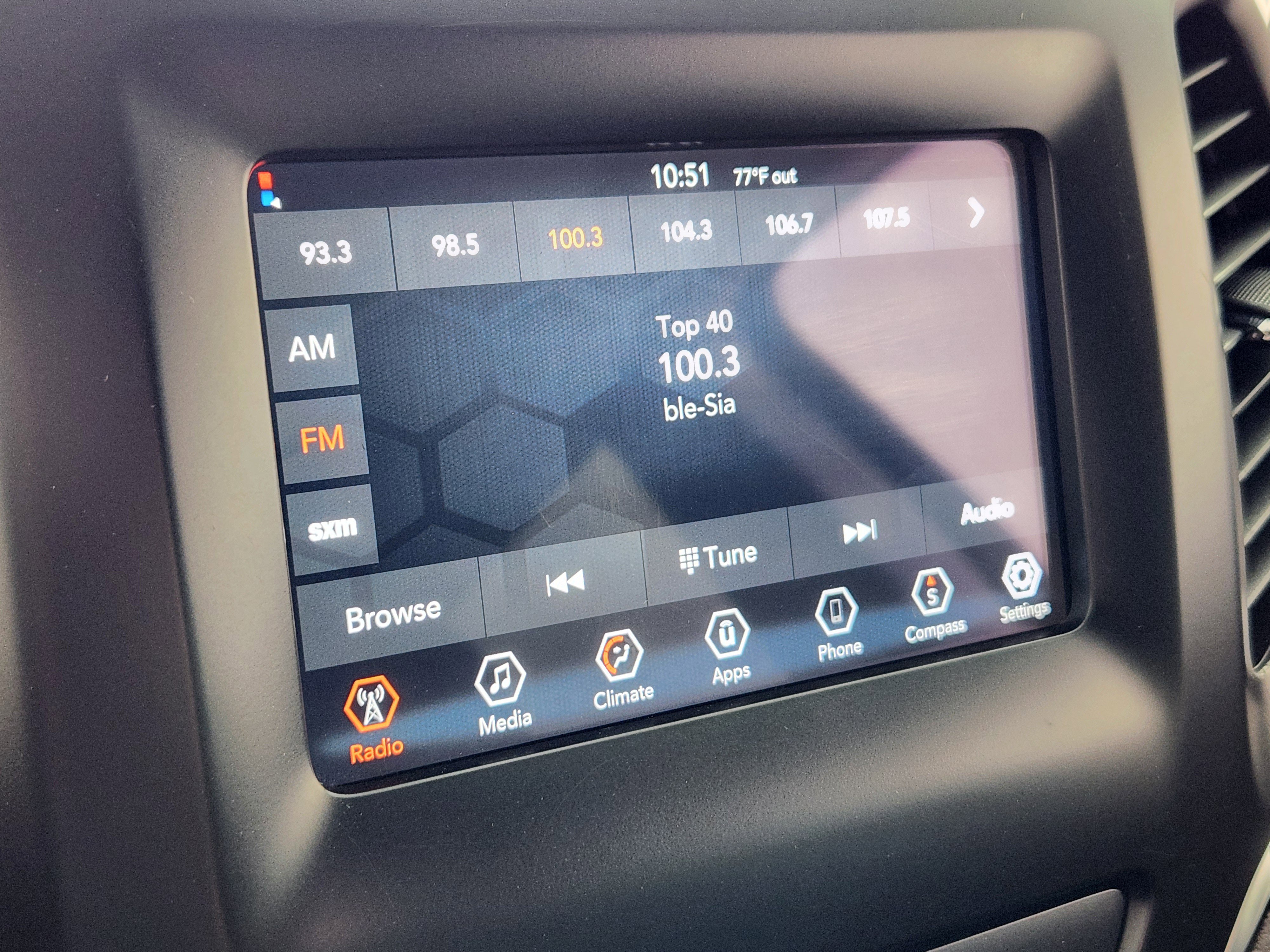 Used 2019 Jeep Cherokee Latitude w/ Popular Appearance Group FWD image 21