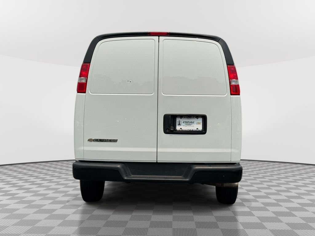 Used 2025 Chevrolet Express 2500 Extended w/ Driver Convenience Package RWD image 5
