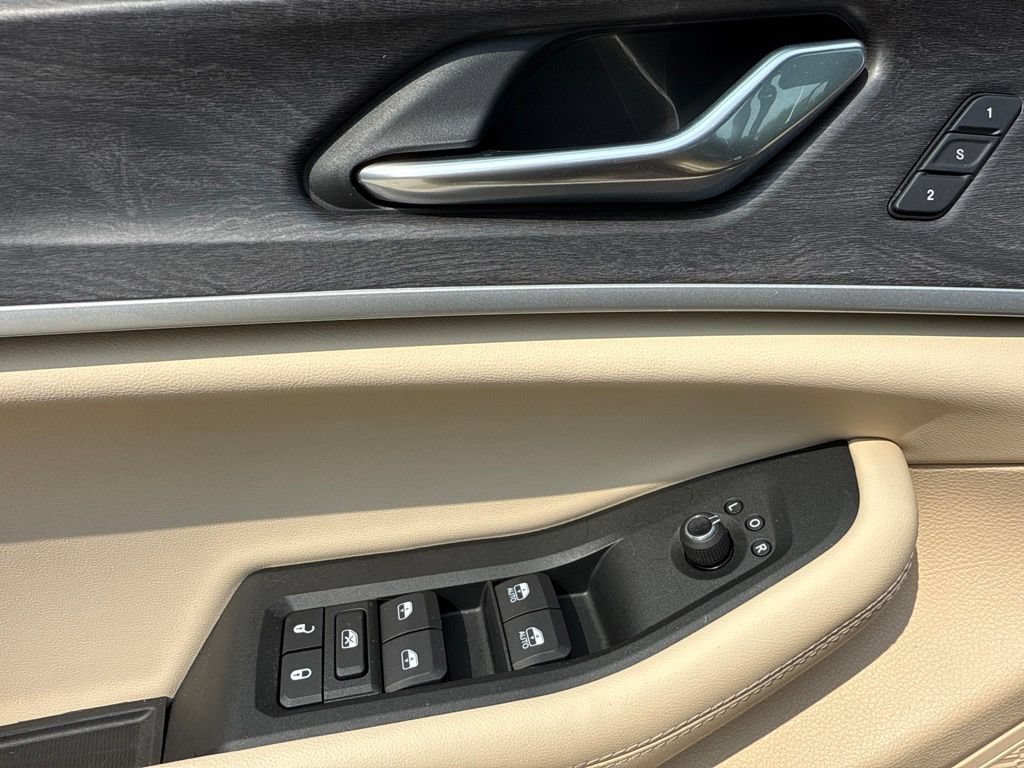 Used 2025 Jeep Grand Cherokee L Limited AWD/4WD image 19