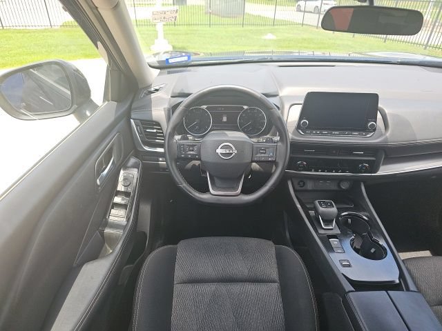 Used 2025 Nissan Rogue SV FWD image 24