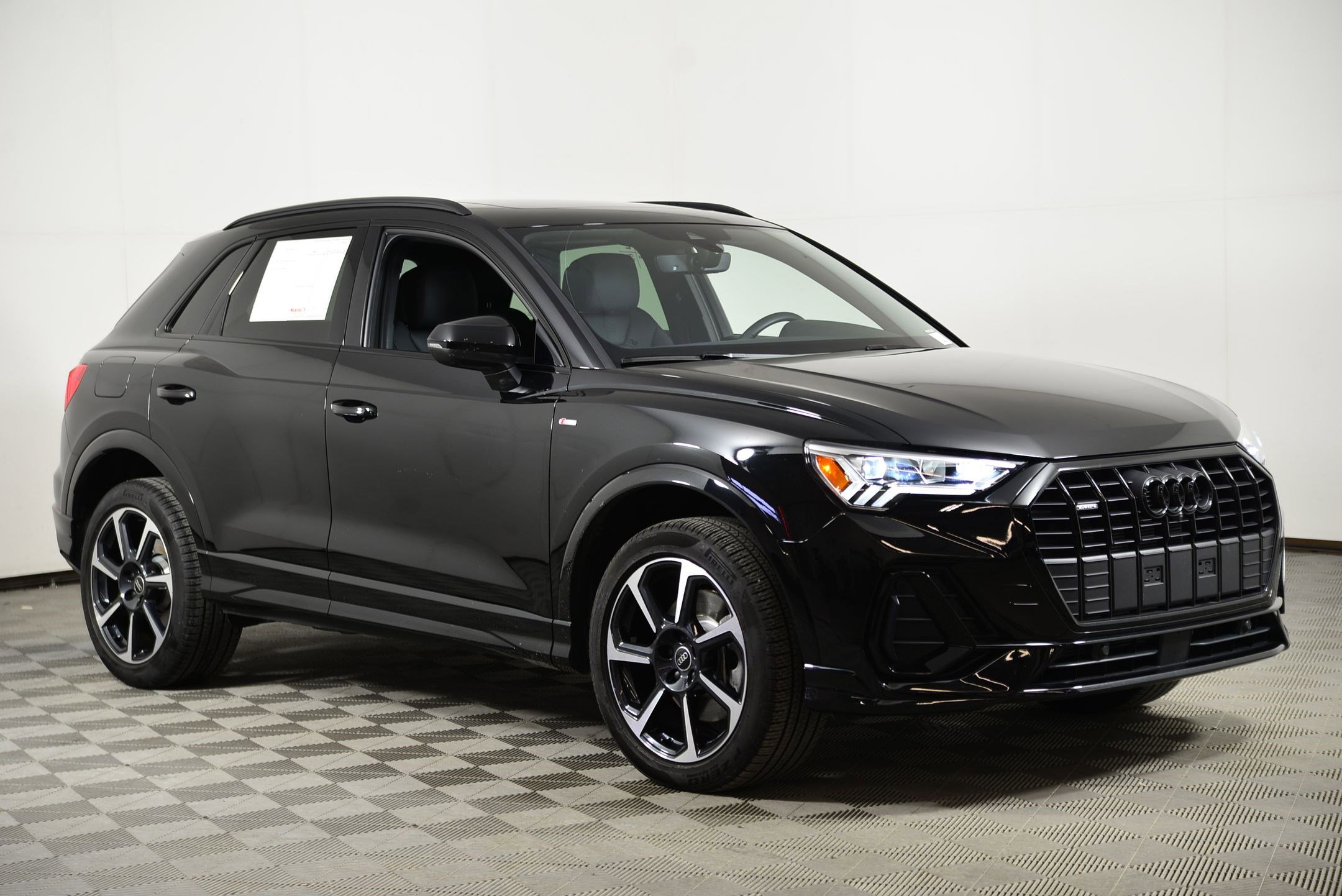 Certified 2025 Audi Q3 2.0T Premium Plus w/ Premium Plus Package image 6