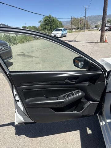 Used 2024 Nissan Altima 2.5 S FWD image 17