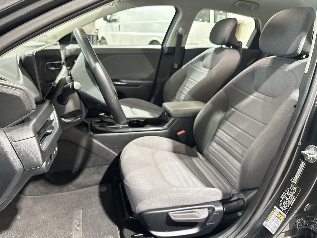 Used 2025 Kia K4 EX image 13