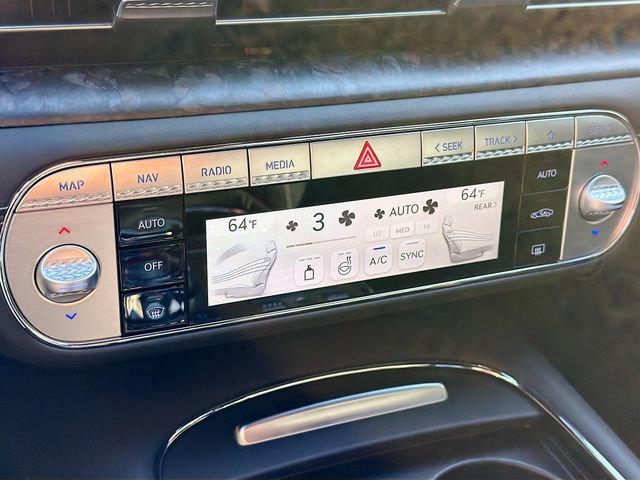 Used 2025 Genesis G90 3.5T image 35