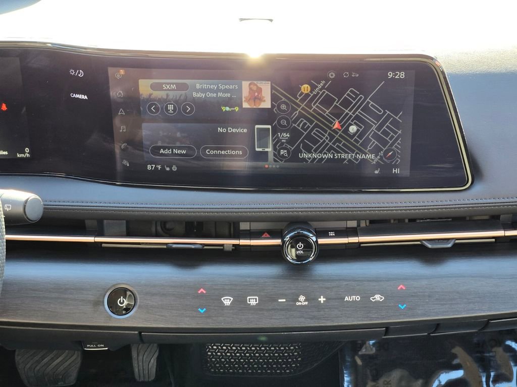 Used 2024 Nissan Ariya AWD image 16