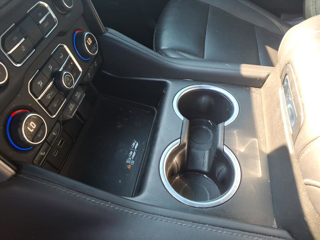 Used 2022 Chevrolet Suburban LT w/ Luxury Package image 16