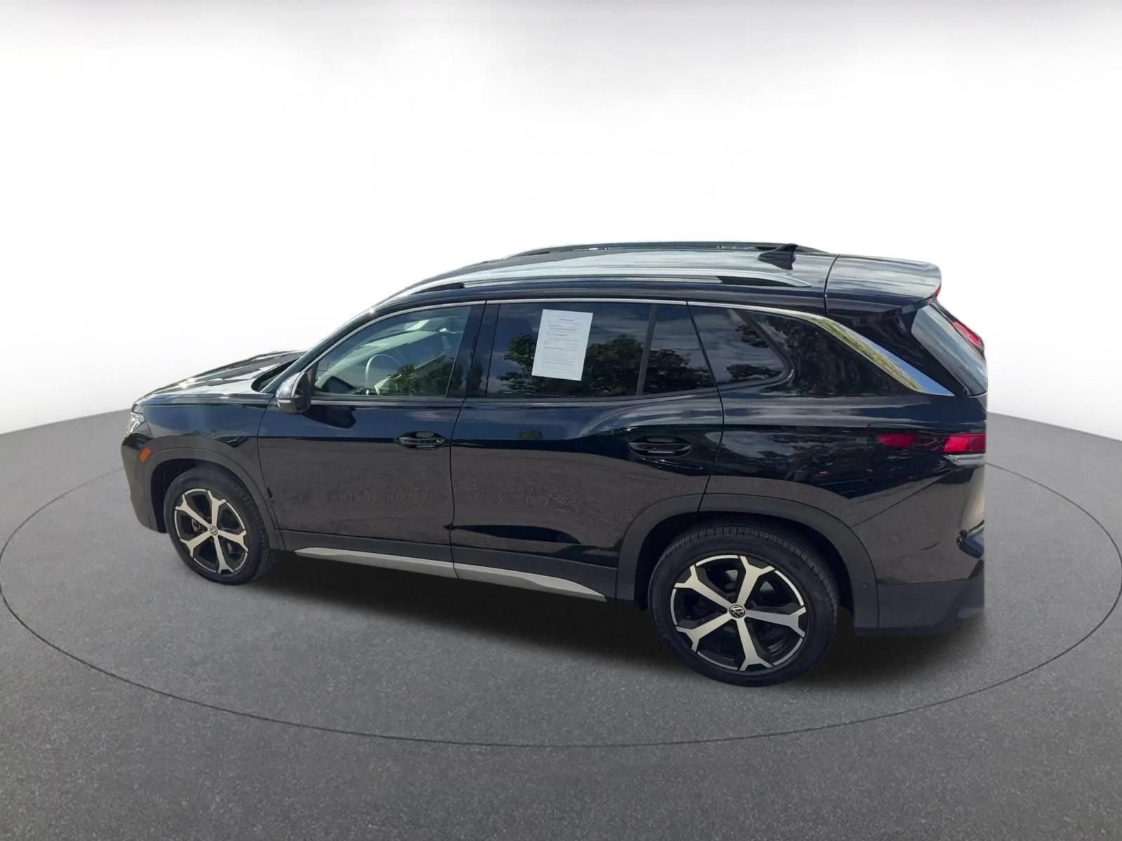 Used 2026 Volkswagen Tiguan SE AWD/4WD image 10