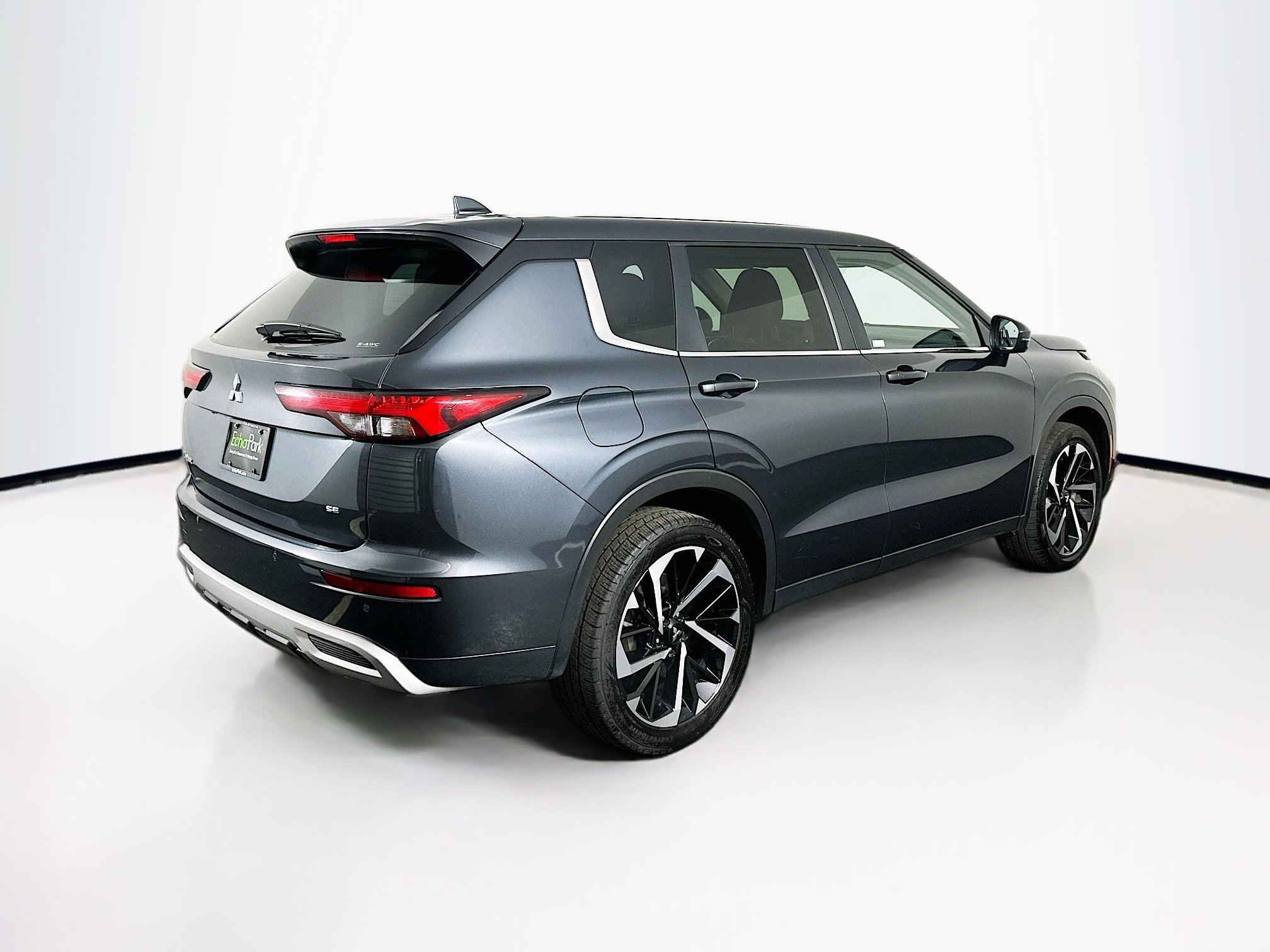 Used 2024 Mitsubishi Outlander SE image 9