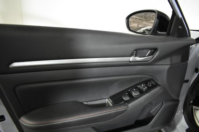 Used 2024 Nissan Altima 2.0 SR FWD image 7