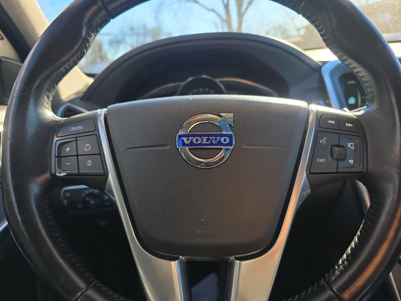 Used 2016 Volvo XC60 T6 w/ Protection Package image 17