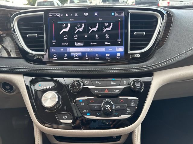 Used 2023 Chrysler Pacifica Limited w/ Uconnect Theater Family Group FWD image 21