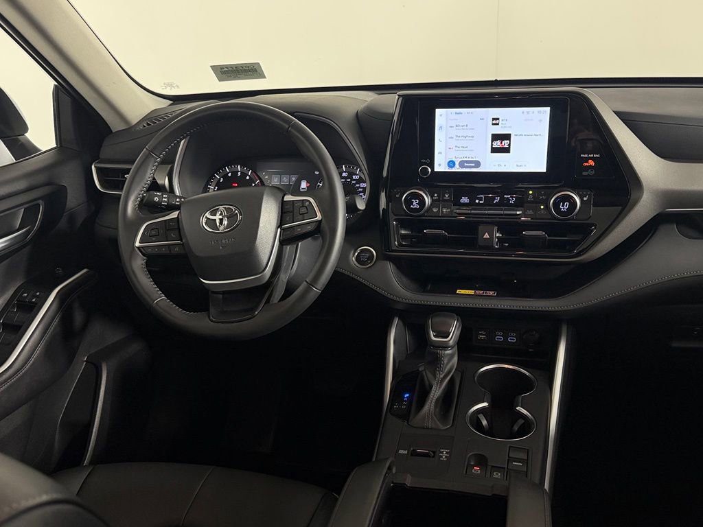 Used 2025 Toyota Highlander XLE FWD image 15