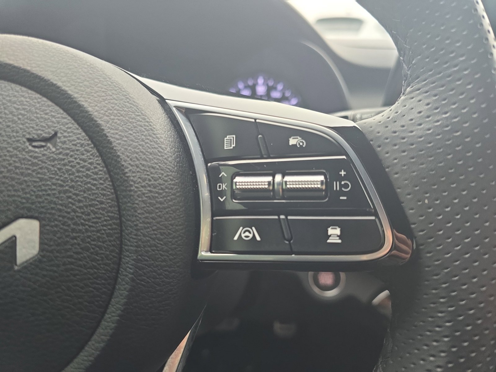 Used 2023 Kia Forte GT-Line w/ GT-Line Premium Package image 7