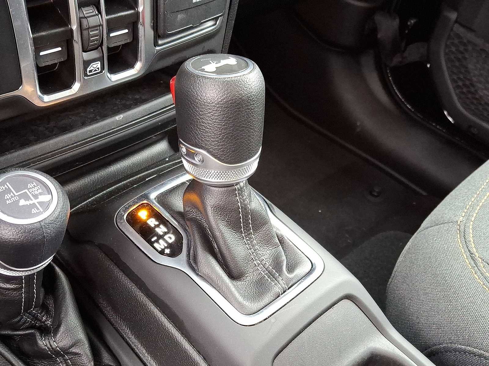 Used 2025 Jeep Wrangler Sahara image 21