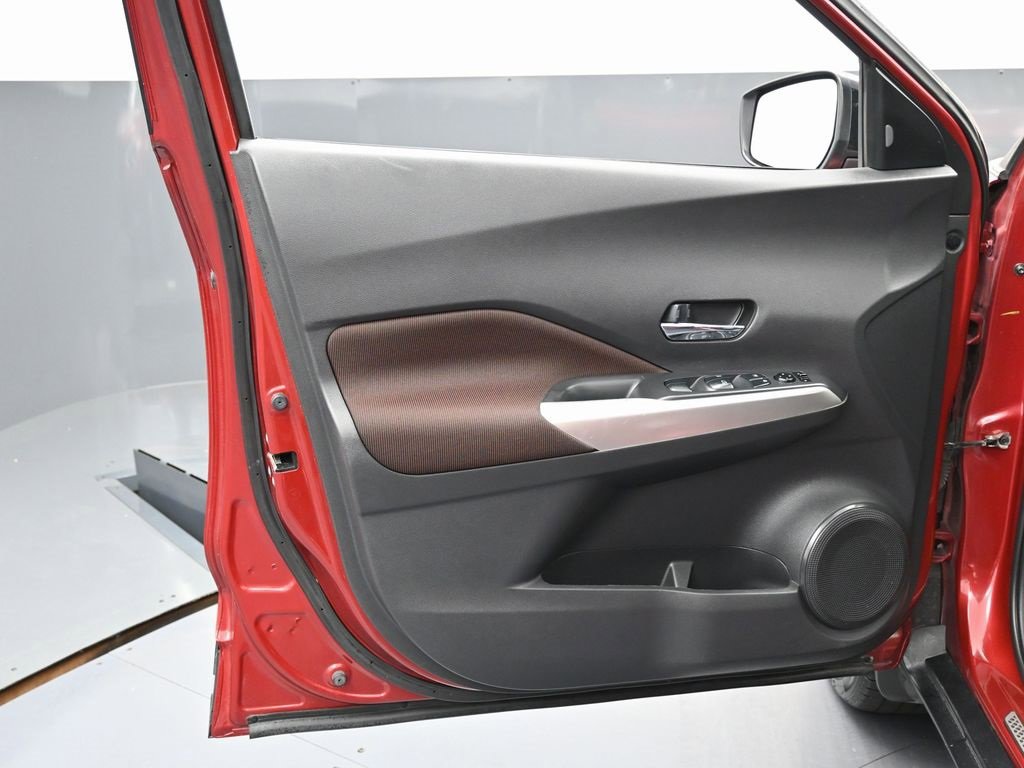 Used 2019 Nissan Kicks SR image 36
