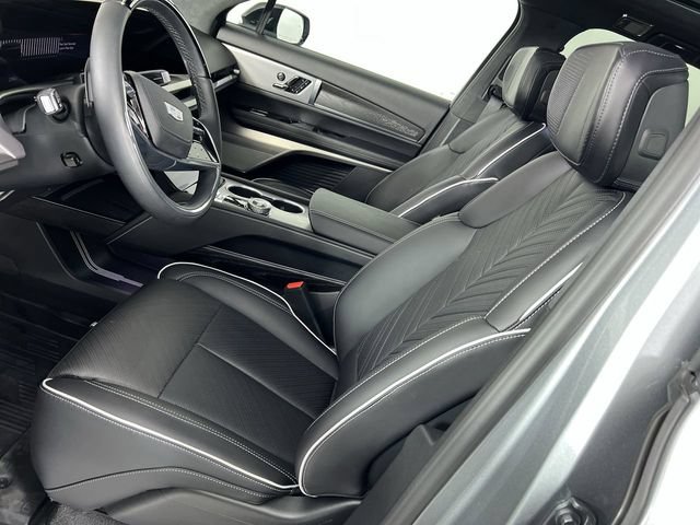 Certified 2026 Cadillac Vistiq Luxury w/ LPO, Floor Liner Package AWD/4WD image 19