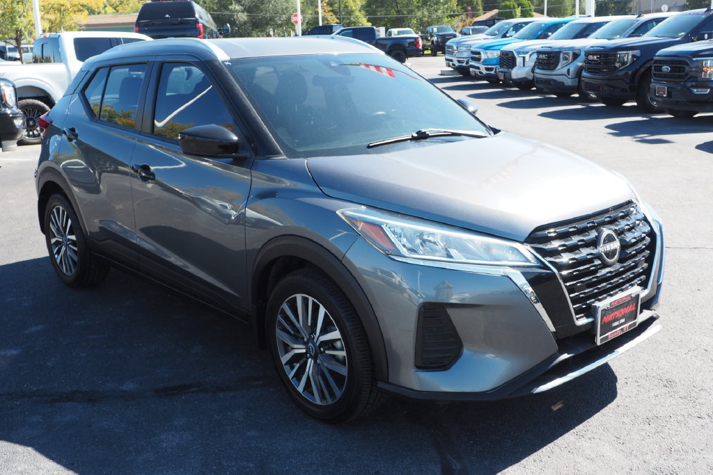 Used 2023 Nissan Kicks SV FWD image 3