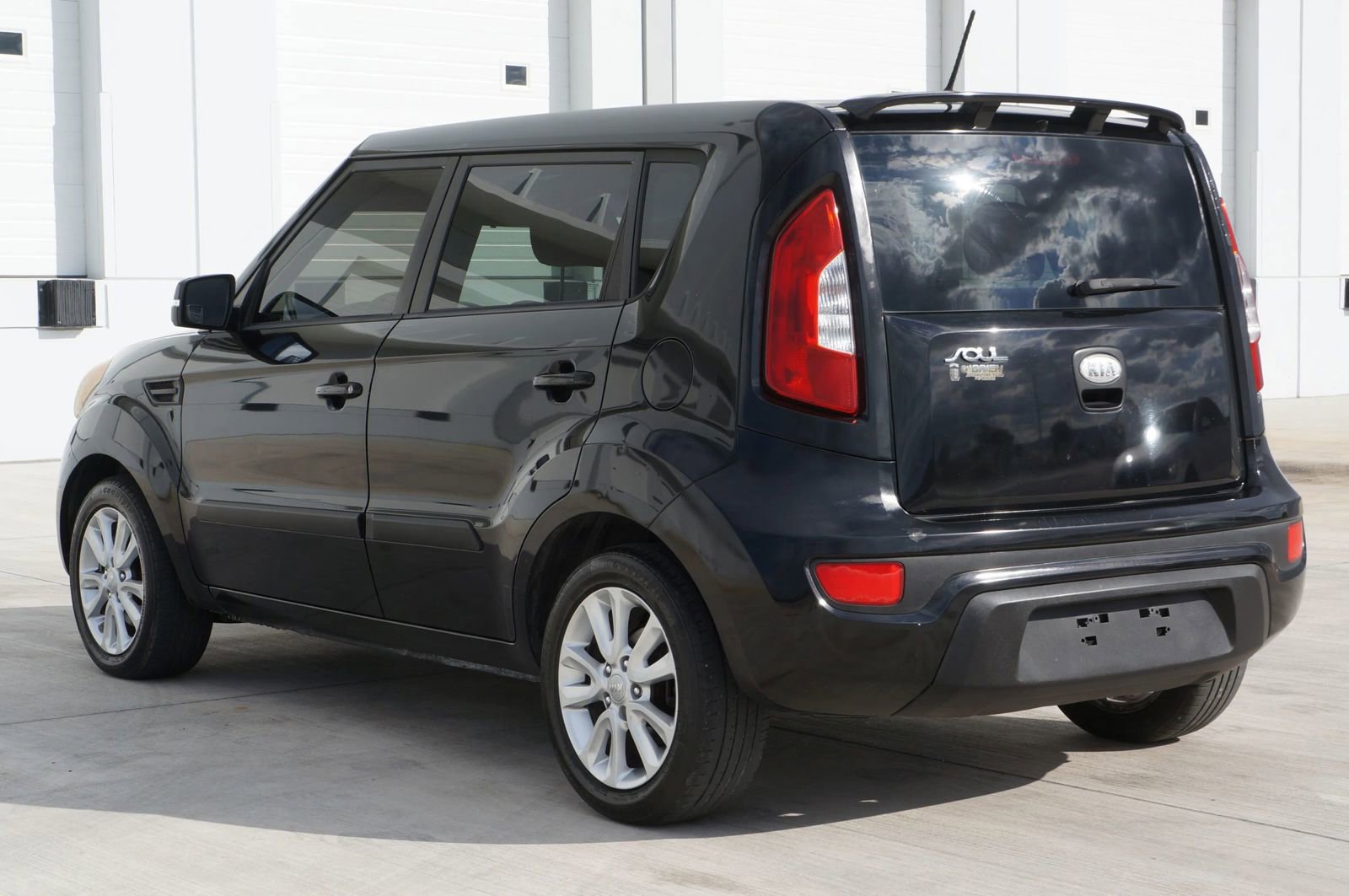 Used 2012 Kia Soul + FWD image 8