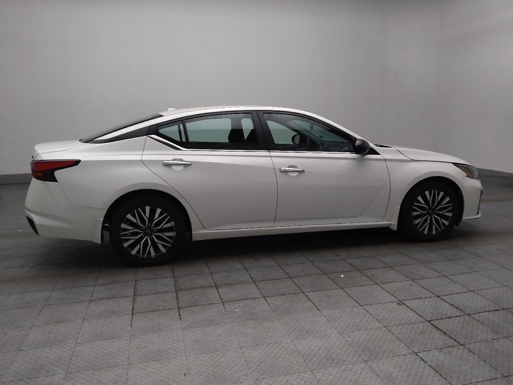 Used 2024 Nissan Altima 2.5 SV FWD image 10