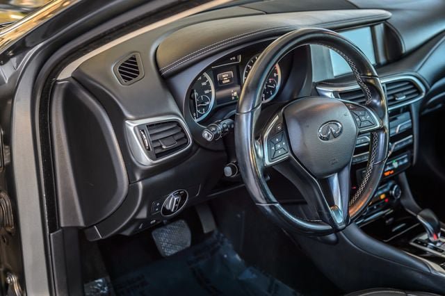 Used 2017 INFINITI QX30 Premium w/ Navigation Package FWD image 23