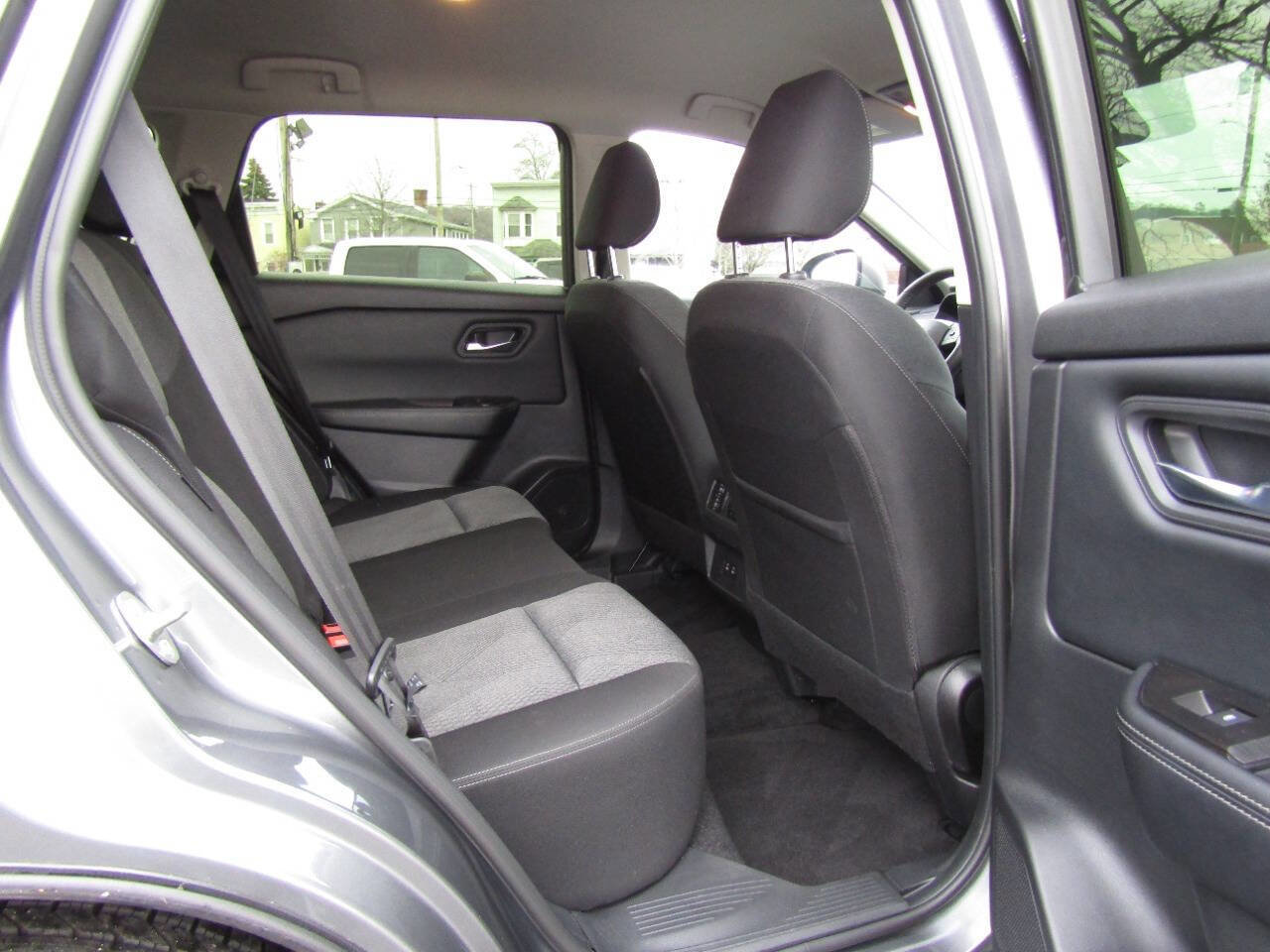 Used 2025 Nissan Rogue SV image 26
