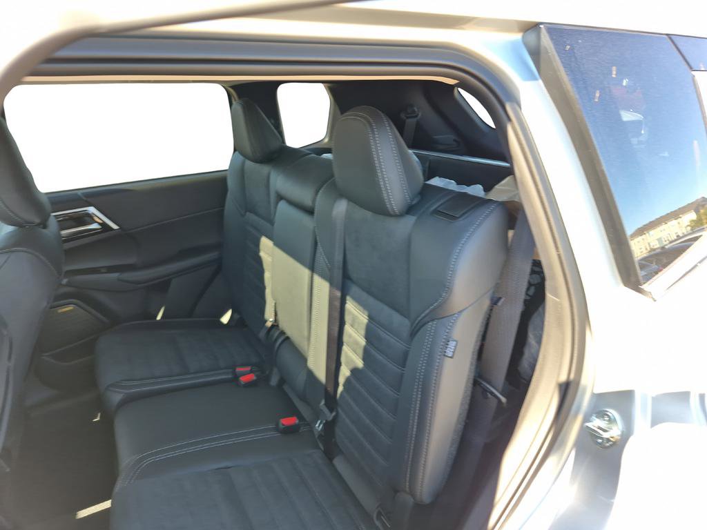 New 2026 Mitsubishi Outlander SE image 26