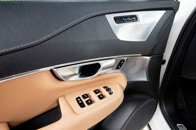 Certified 2023 Volvo XC90 B6 Ultimate w/ Protection Package Premier image 19