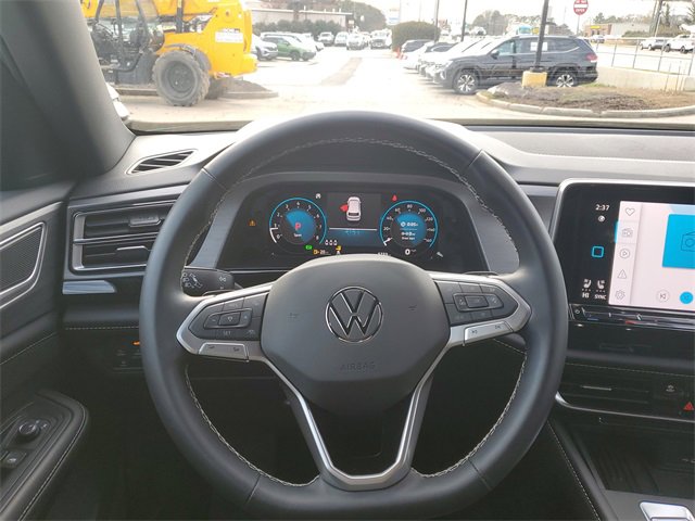 Used 2025 Volkswagen Atlas Cross Sport SE image 26