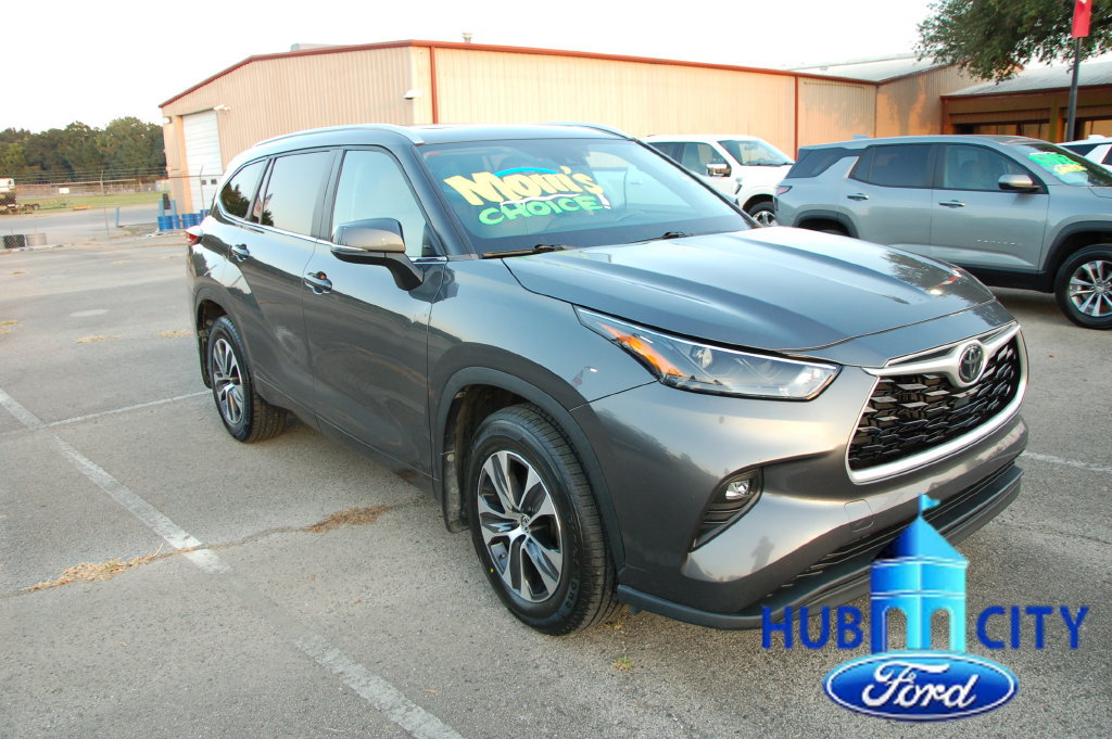 Used 2023 Toyota Highlander XLE FWD image 7