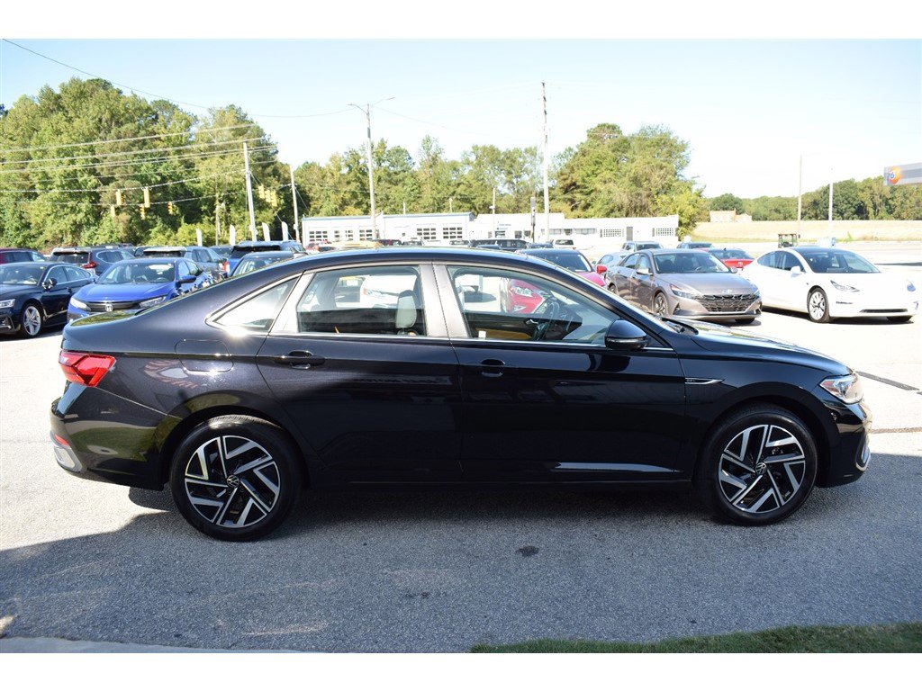 Used 2023 Volkswagen Jetta SEL image 6
