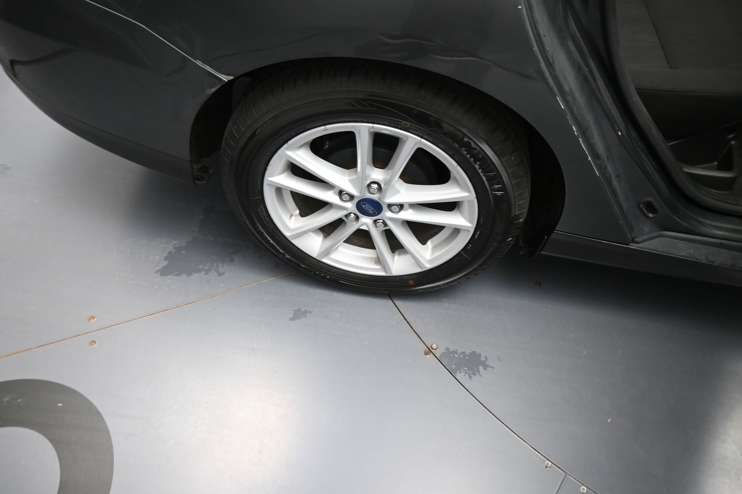 Used 2018 Ford Focus SE w/ Cold Weather Package FWD image 20