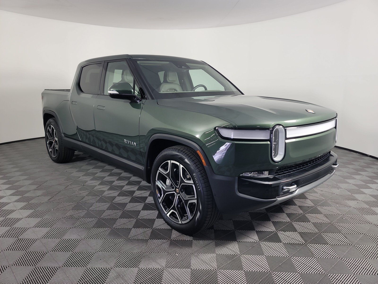 Used 2024 Rivian R1T Adventure AWD/4WD image 7