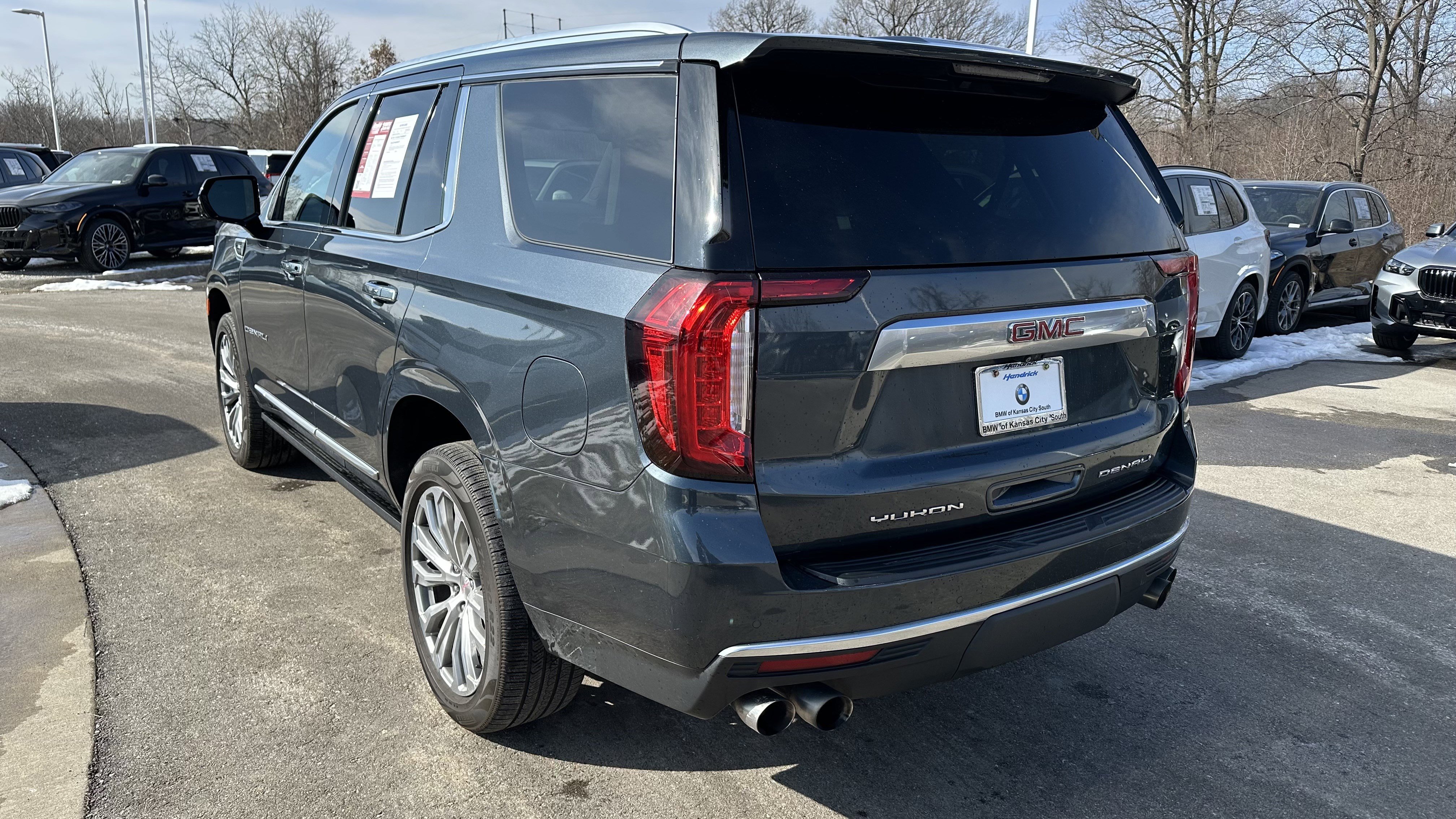 Used 2021 GMC Yukon Denali w/ Denali Premium Package image 9