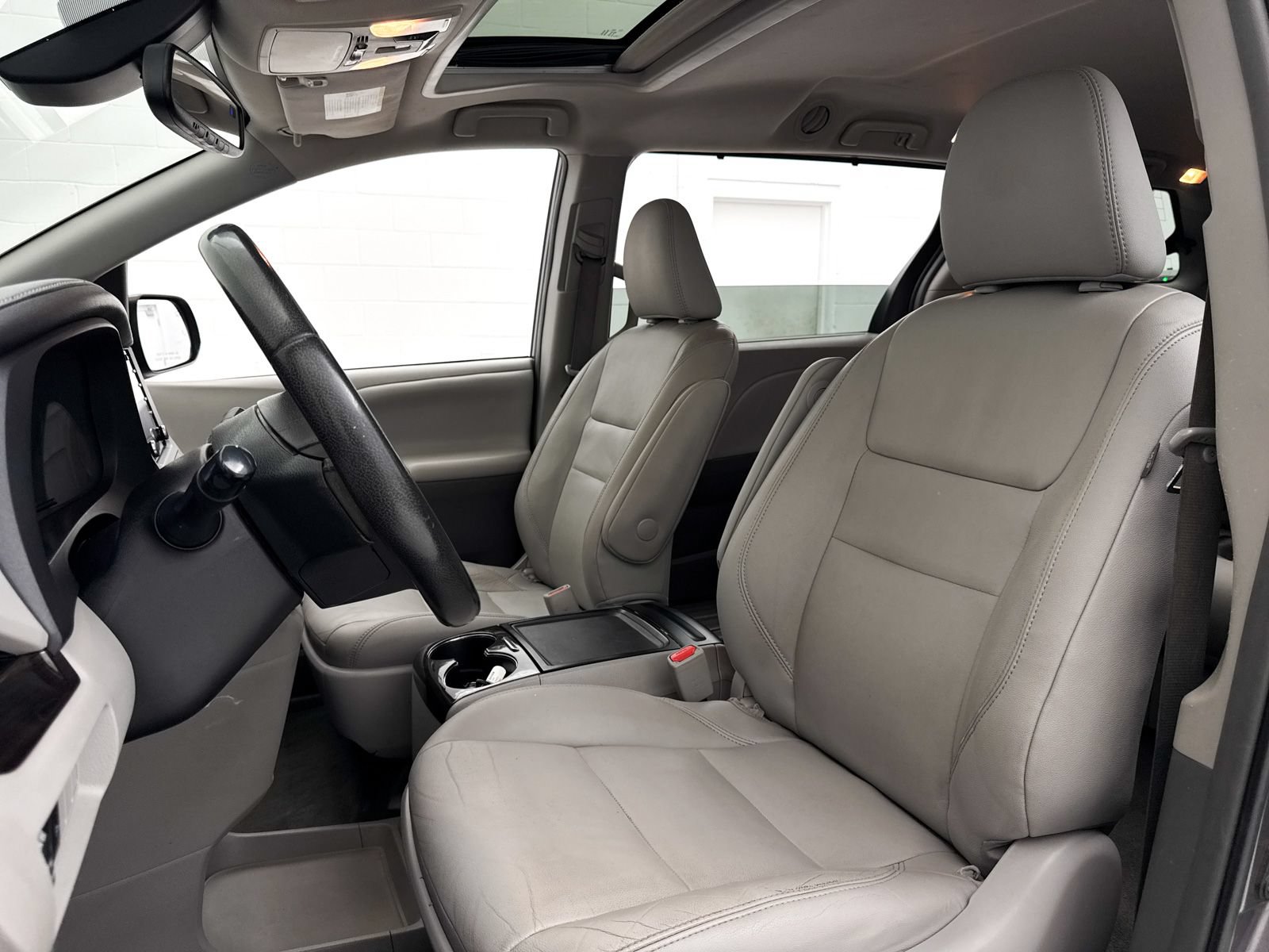 Used 2018 Toyota Sienna XLE w/ XLE Navigation Package FWD image 15