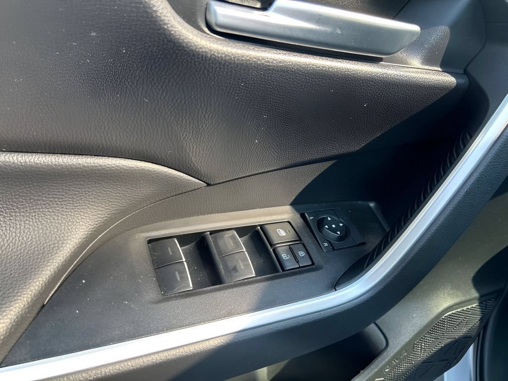 Used 2025 Toyota RAV4 XLE w/ Convenience Package AWD/4WD image 19