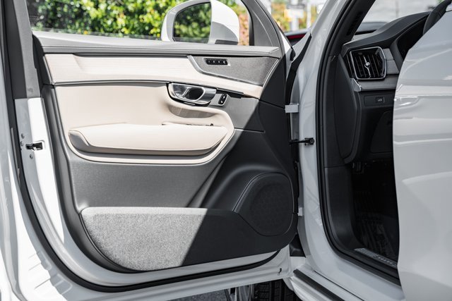 New 2026 Volvo XC90 B5 Plus image 34